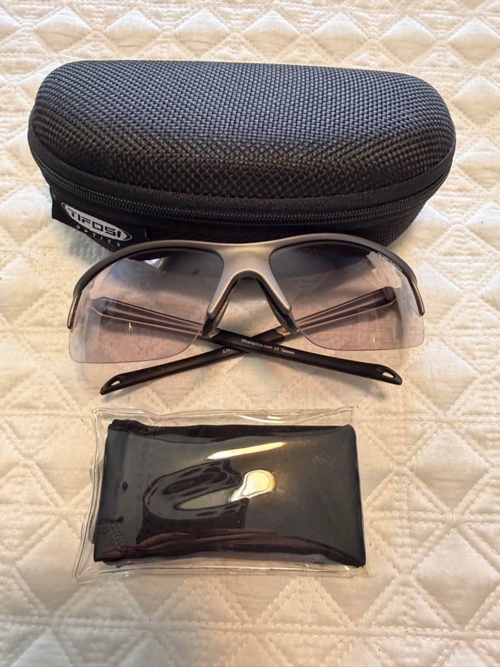 ~TIFOSI Sunglasses ENVY T-V041 *EUC* MSRP: $79.99+tax